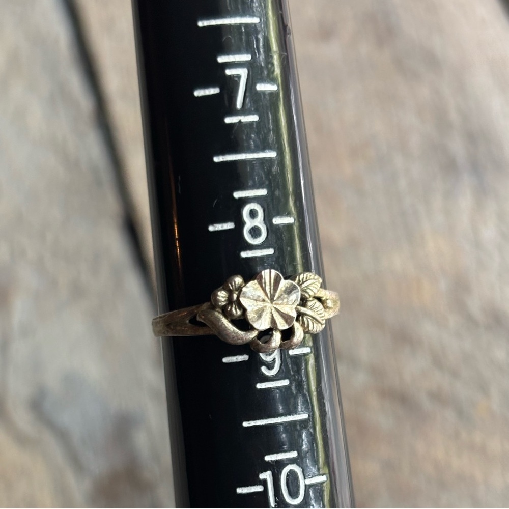 Sterling Silver Floral Ring - Picture 2 of 3